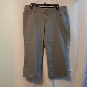 Liz Claiborne Stretch Capris size 14